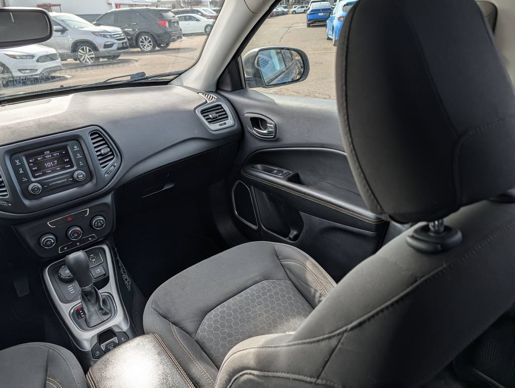 Used 2018 Jeep Compass Sport w/ Cold Weather Group AWD/4WD image 11