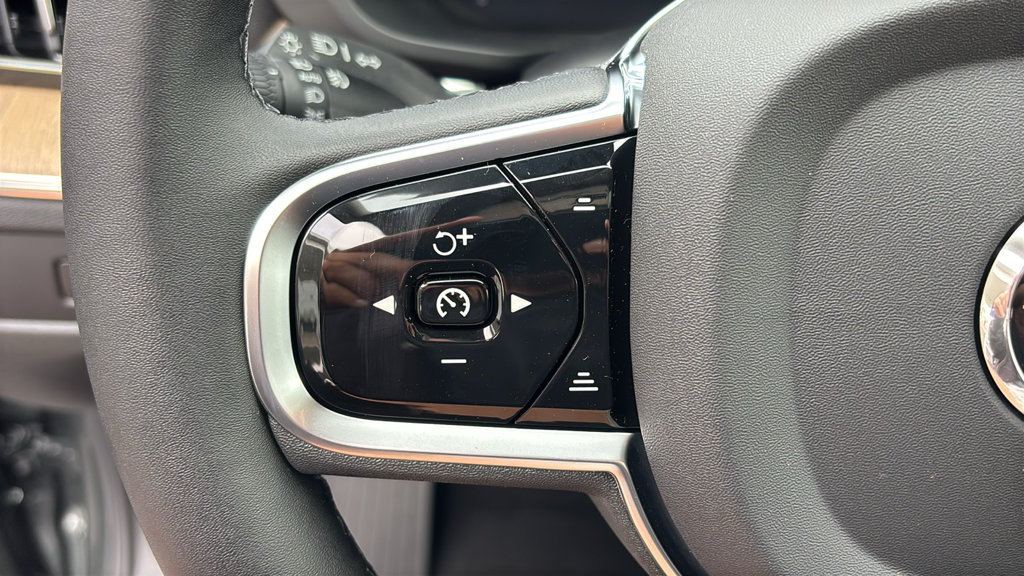 New 2027 Volvo XC60 T8 Plus AWD/4WD image 18