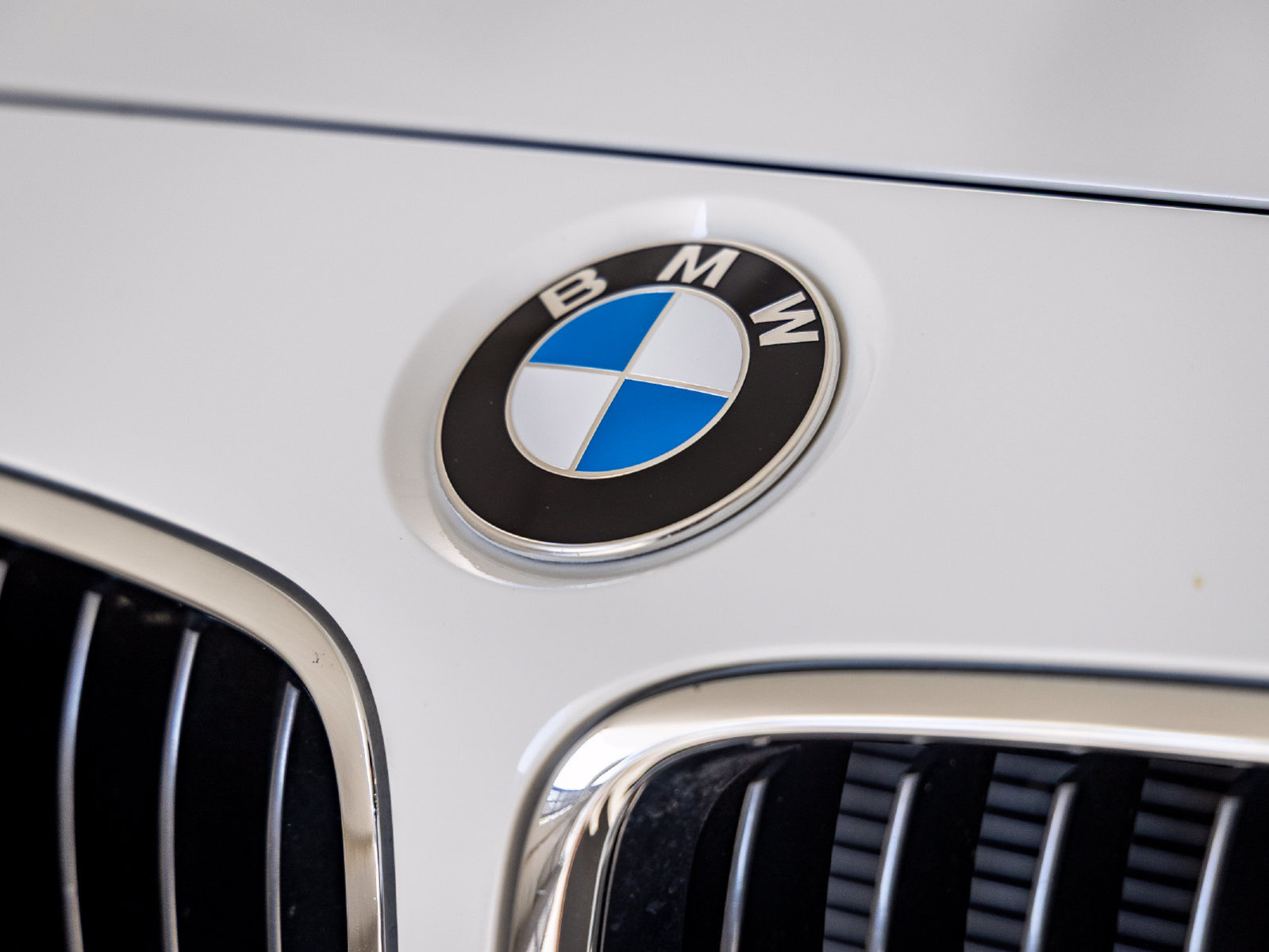 Used 2017 BMW 320i Sedan RWD image 30