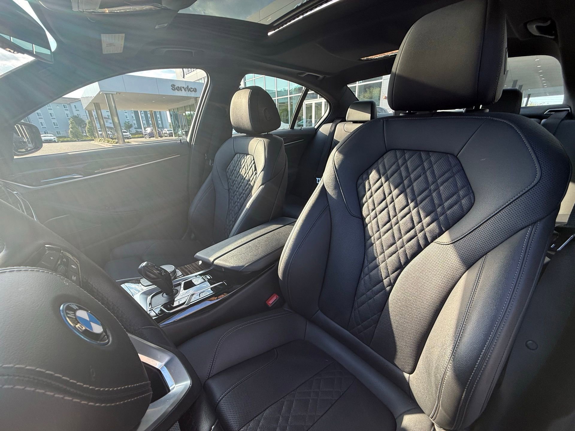 Used 2023 BMW 530e xDrive w/ Premium Package image 27