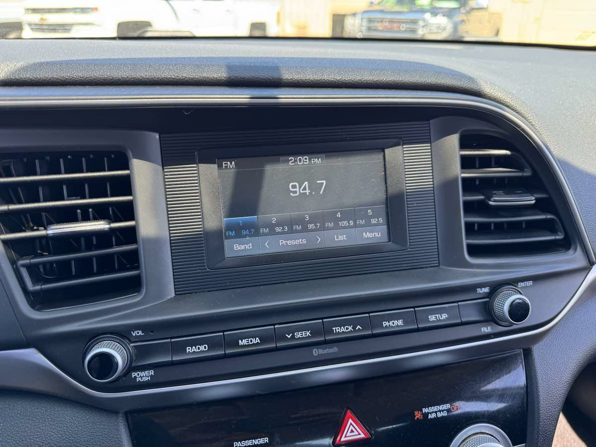 Used 2019 Hyundai Elantra SE w/ Cargo Package FWD image 24