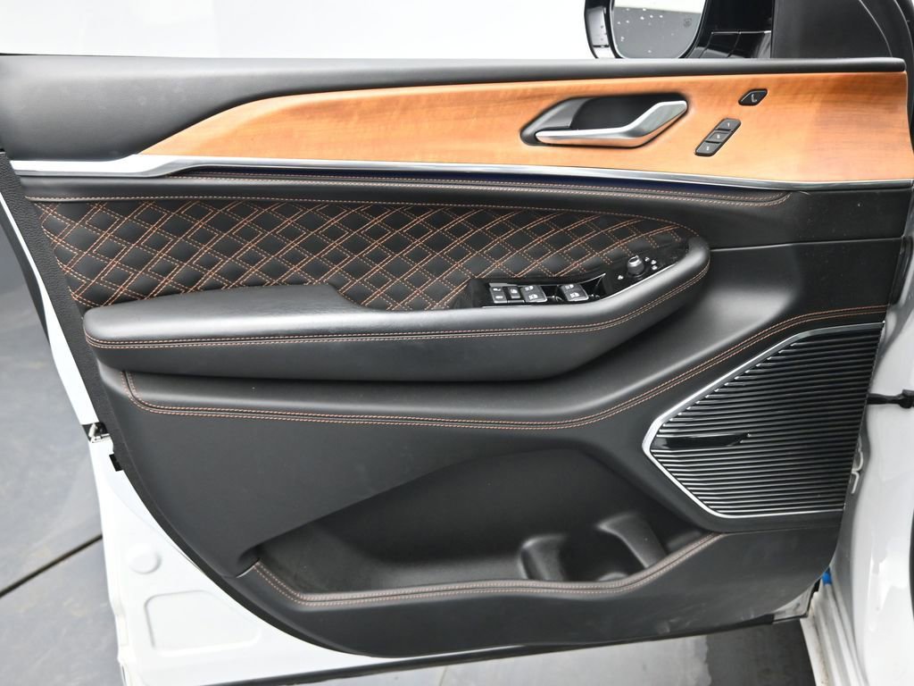 Used 2022 Jeep Grand Cherokee Summit image 25