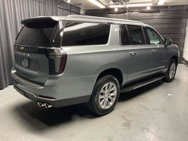 Used 2025 Chevrolet Suburban Premier AWD/4WD image 8