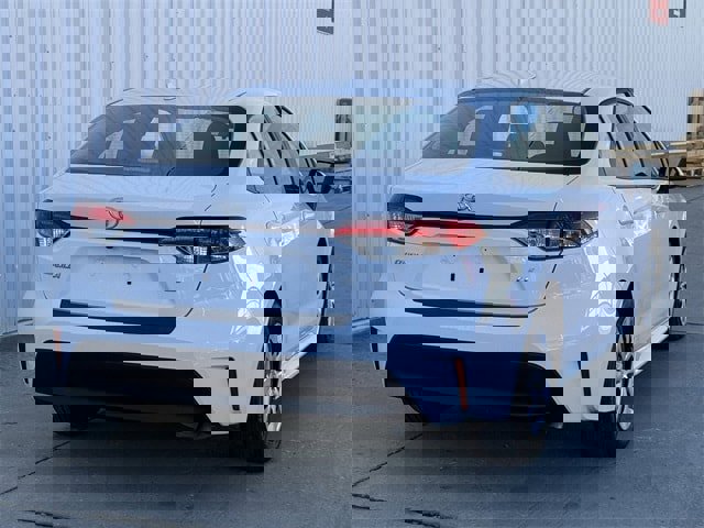 Used 2025 Toyota Corolla LE image 4