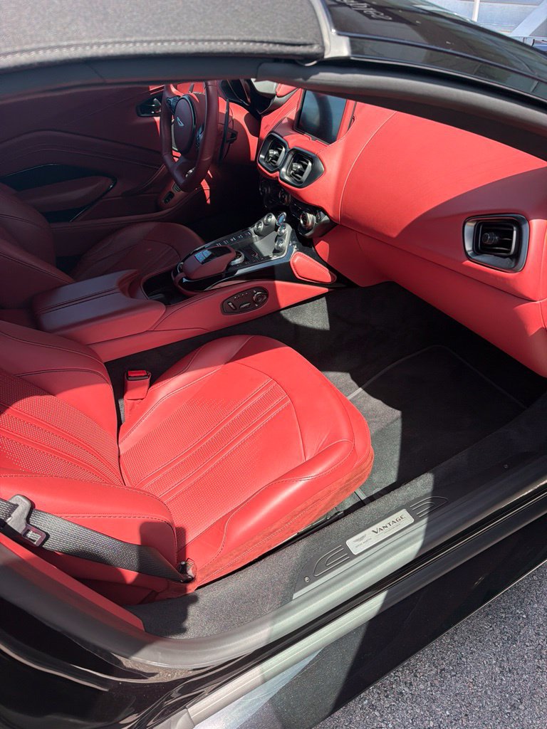Used 2022 Aston Martin V8 Vantage Roadster RWD image 5