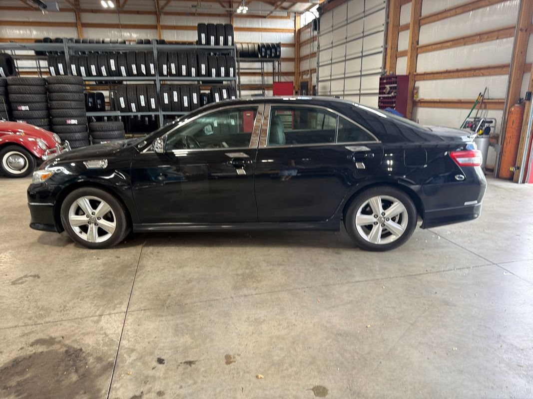 Used 2010 Toyota Camry SE FWD image 11