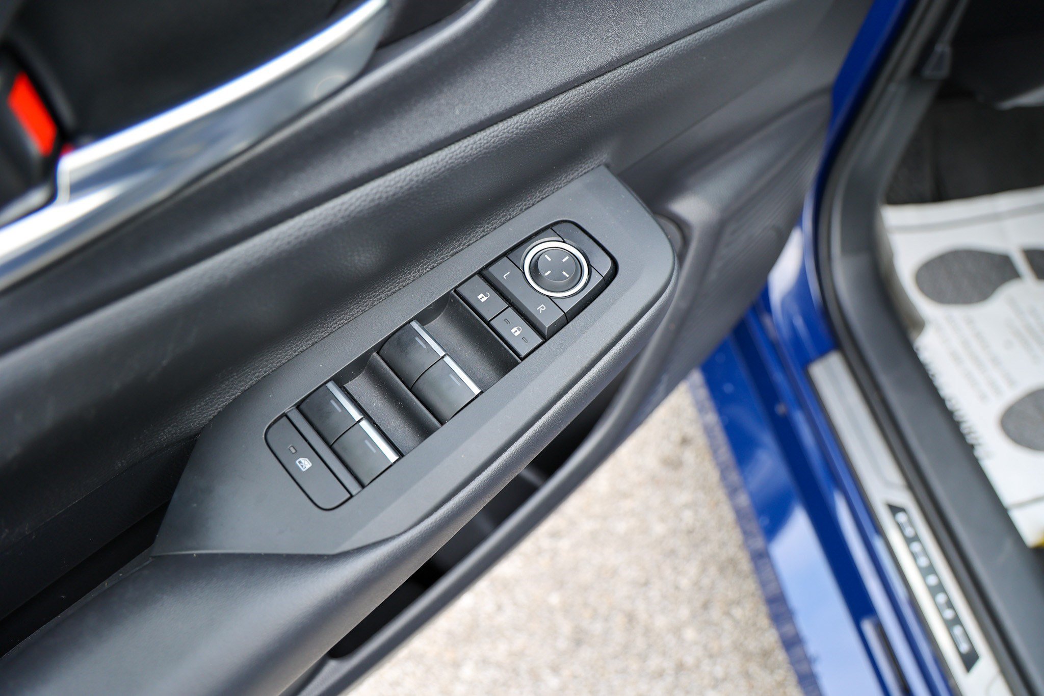 Certified 2026 Toyota Prius Plug-In Hybrid FWD image 32