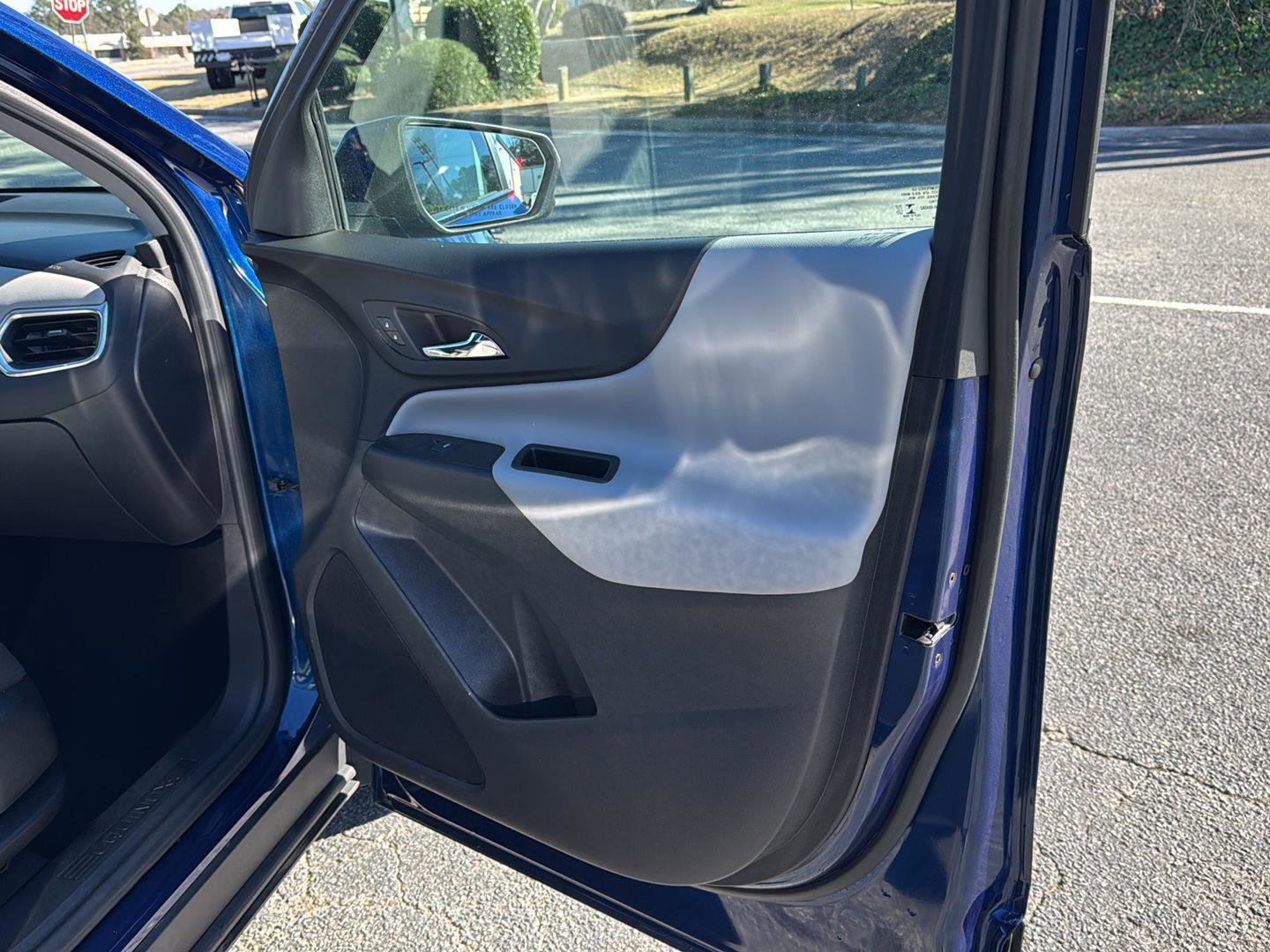 Used 2022 Chevrolet Equinox LT w/ LPO, Floor Liner Package image 12