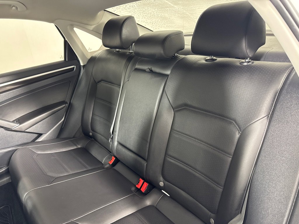 Used 2019 Volkswagen Passat 2.0T SE R-Line image 20