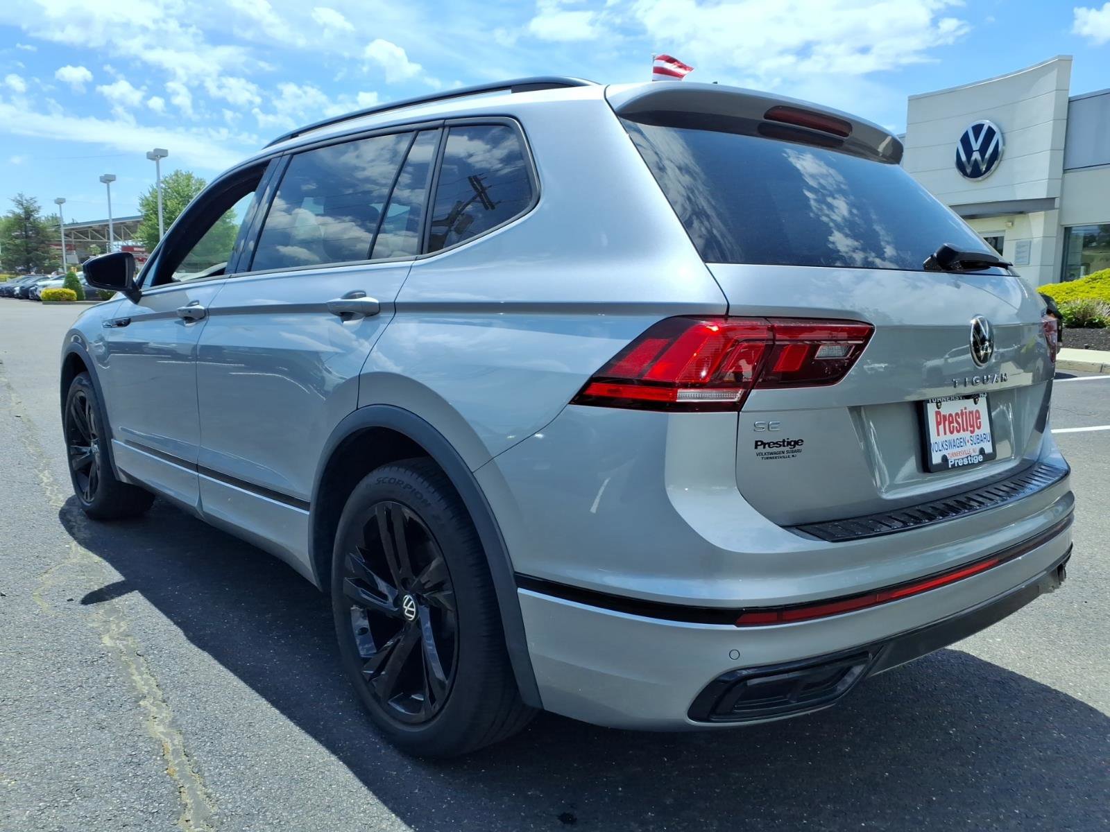 Certified 2023 Volkswagen Tiguan SE R-Line FWD image 4