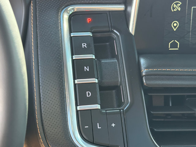Used 2024 GMC Yukon AT4 w/ Technology Package AWD/4WD image 34