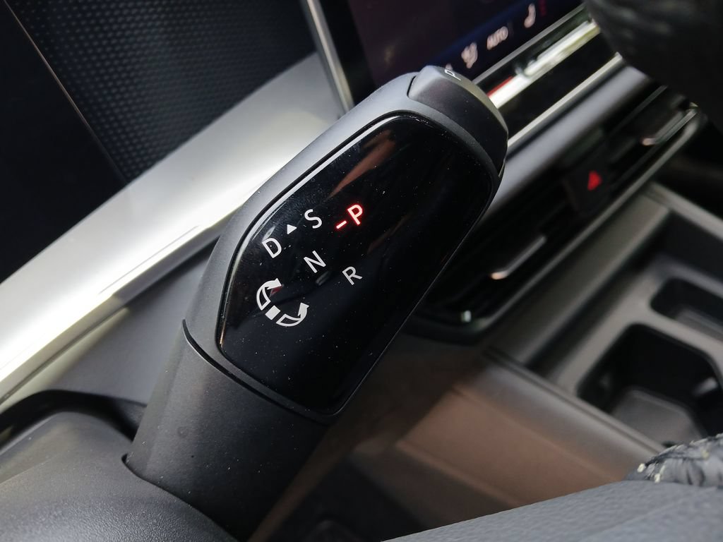 Used 2026 Volkswagen Tiguan SE R-Line FWD image 25