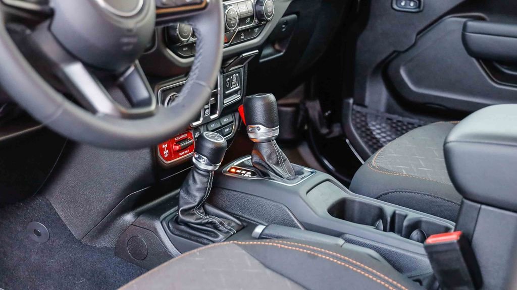 Used 2025 Jeep Gladiator Mojave image 24