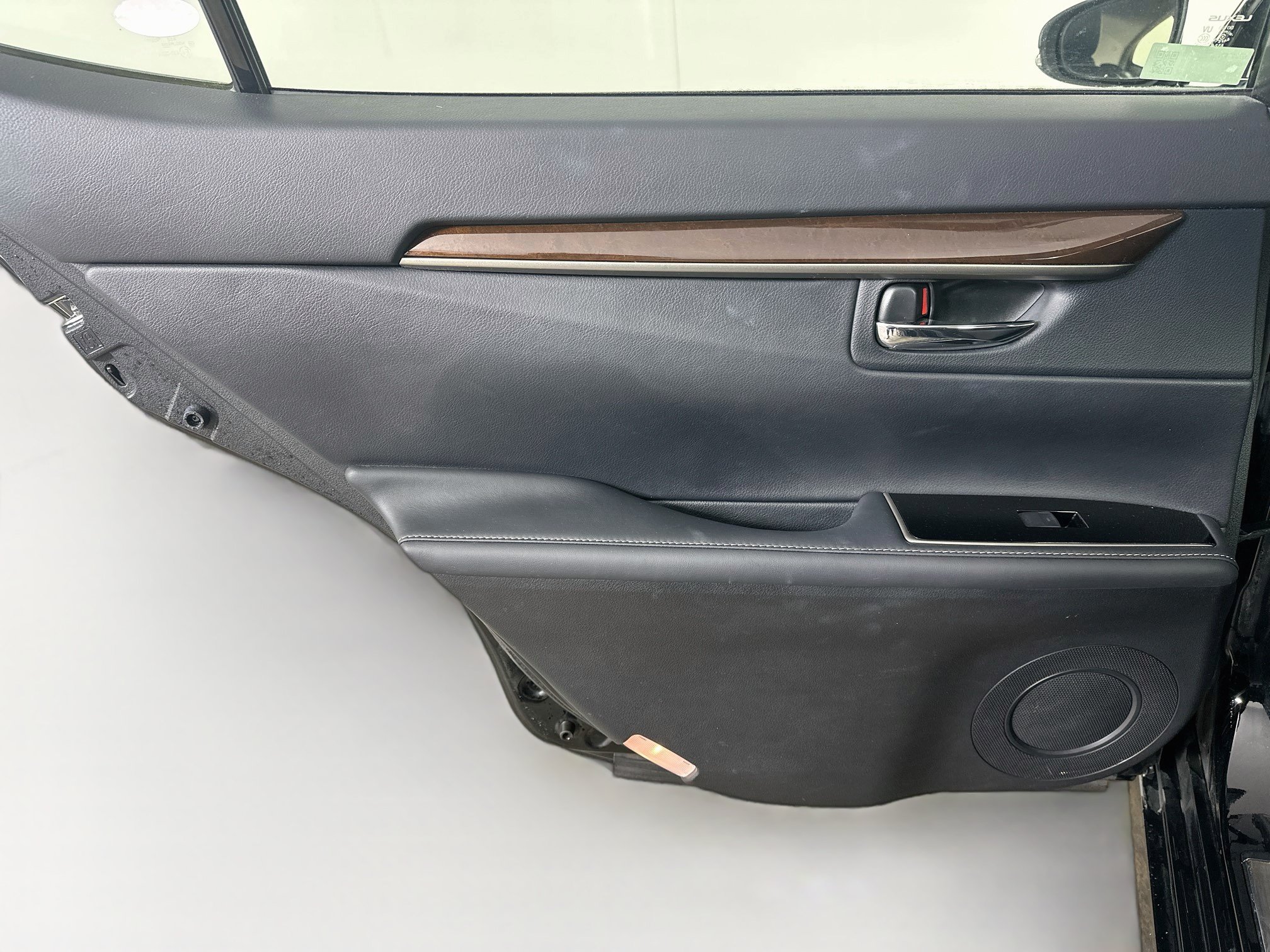 Used 2016 Lexus ES 350 w/ Luxury Package w/Wood Trim FWD image 28
