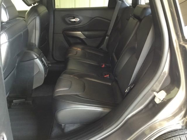 Used 2019 Jeep Cherokee Limited image 40