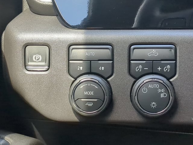 Used 2024 Chevrolet Silverado 1500 LT AWD/4WD image 25