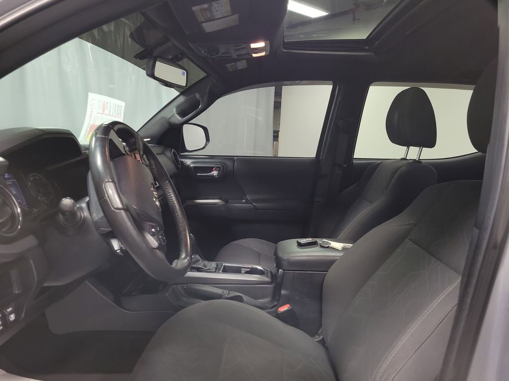 Used 2017 Toyota Tacoma TRD Off-Road w/ Premium & Technology Package image 13