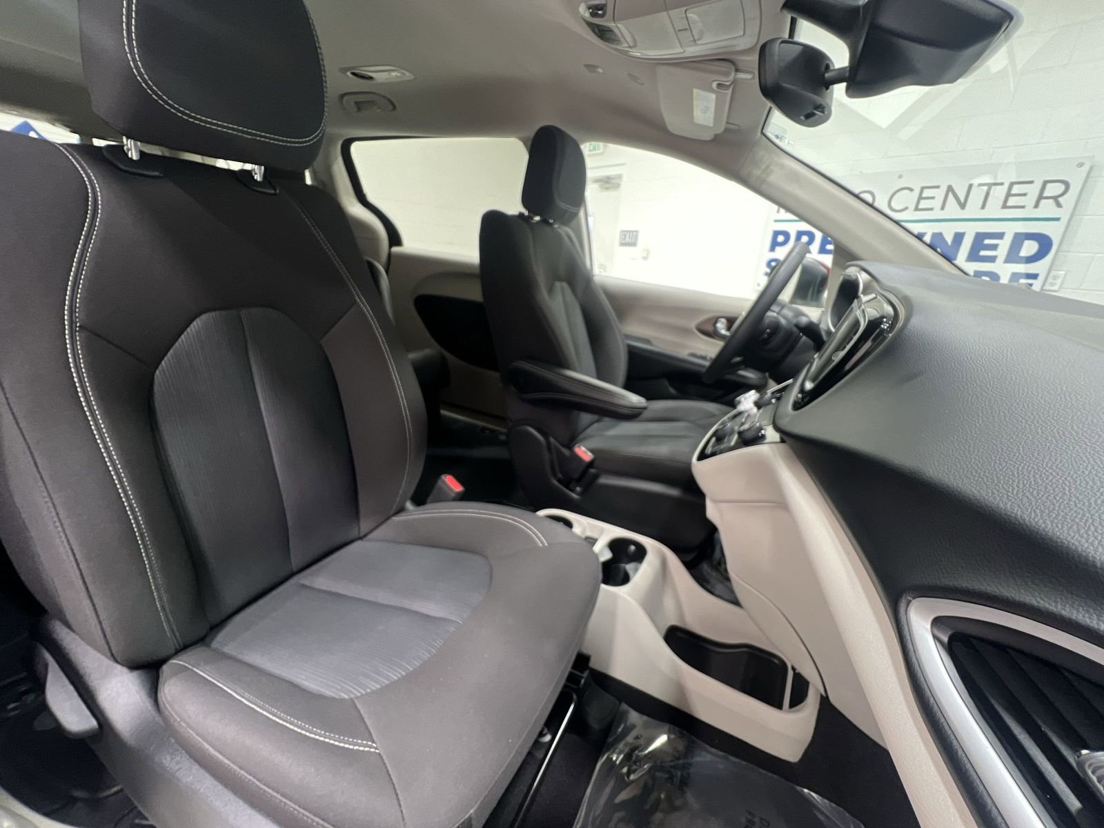 Used 2023 Chrysler Voyager LX FWD image 24