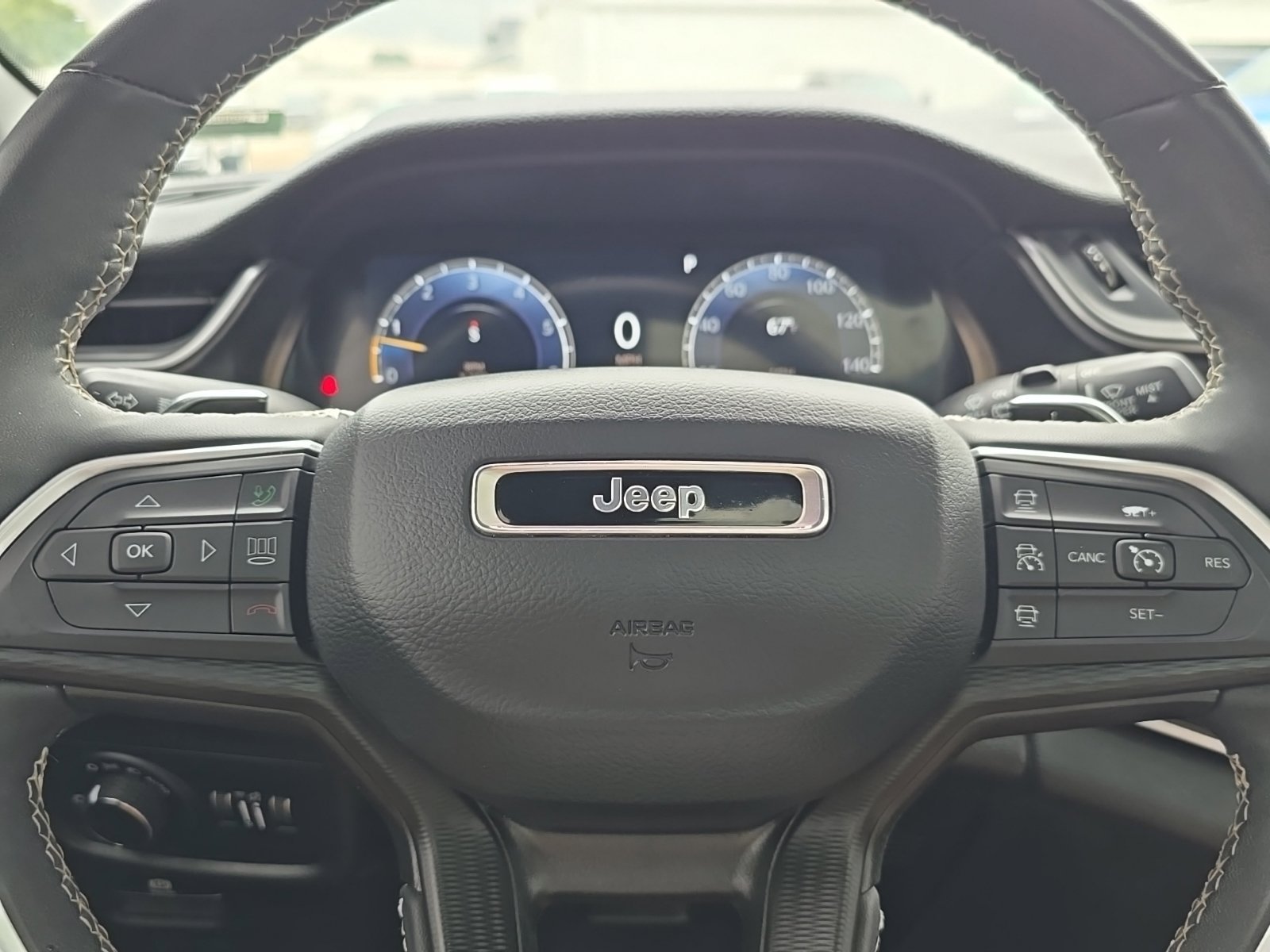 Used 2023 Jeep Grand Cherokee Altitude AWD/4WD image 19