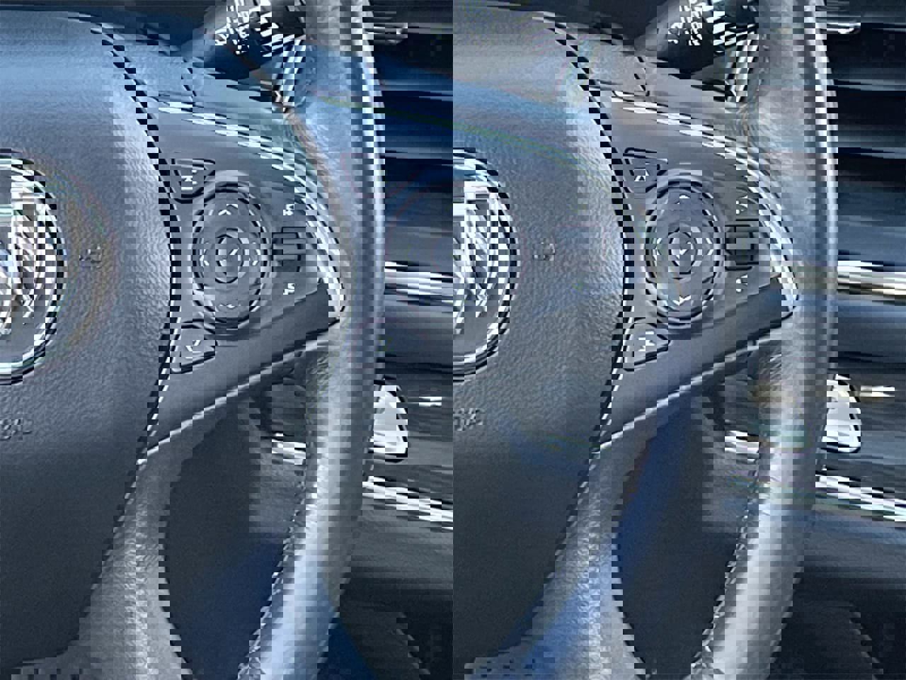 Used 2019 Buick Enclave Essence image 18