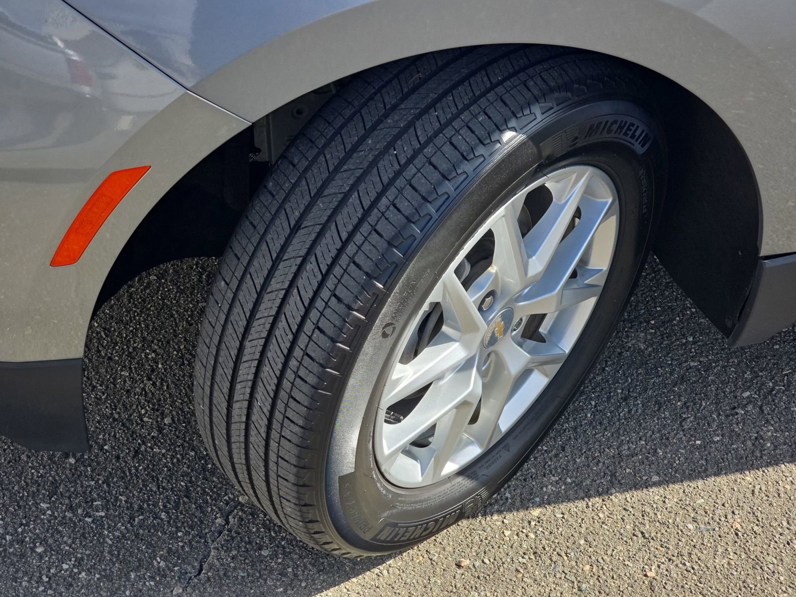 Used 2023 Chevrolet Equinox LS image 38