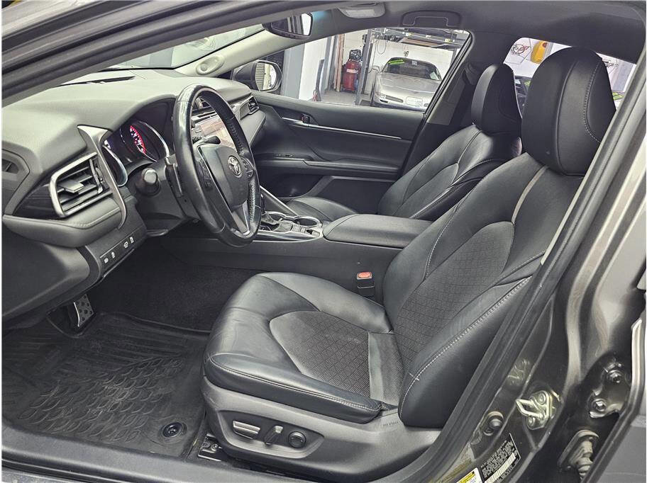 Used 2020 Toyota Camry XSE w/ Navigation Package image 9