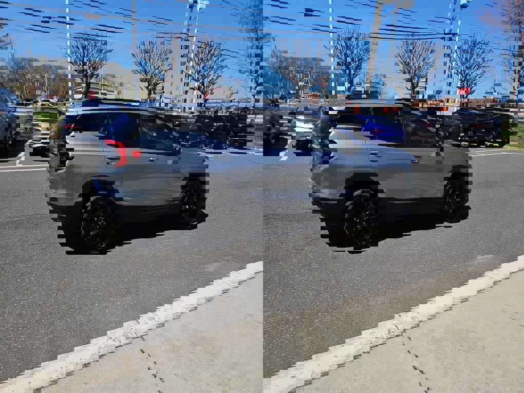 Used 2023 GMC Terrain SLE w/ Driver Convenience Package image 6