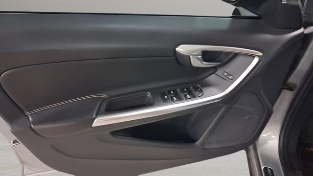 Used 2018 Volvo V60 T5 Dynamic w/ Vision Package FWD image 23