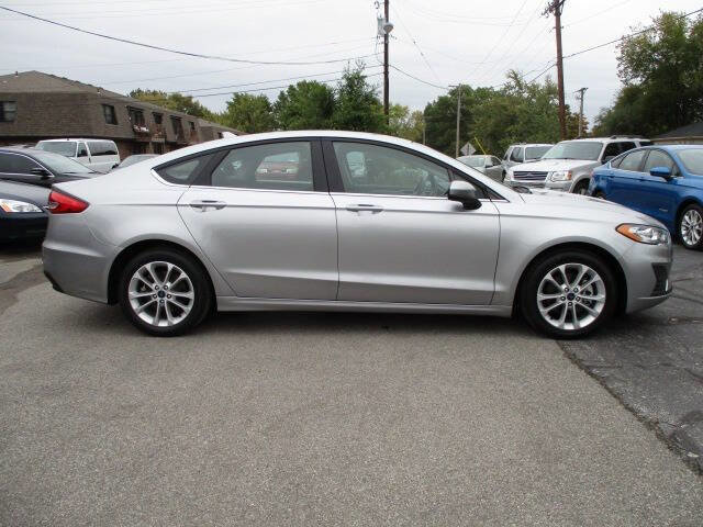 Used 2020 Ford Fusion SE image 7