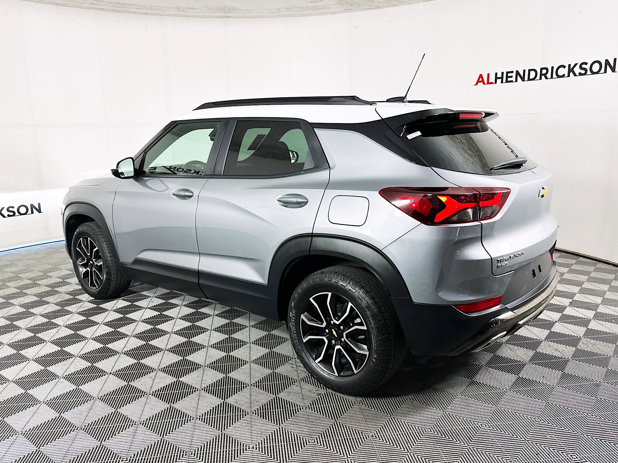 Used 2023 Chevrolet TrailBlazer ACTIV w/ Sun and Liftgate Package image 5