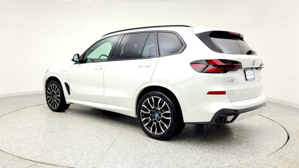 Used 2025 BMW X5 xDrive50e w/ M Sport Package image 7
