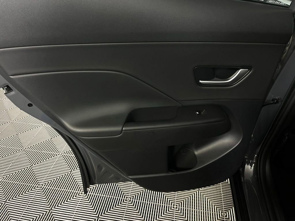 Used 2025 Hyundai Kona Limited image 31