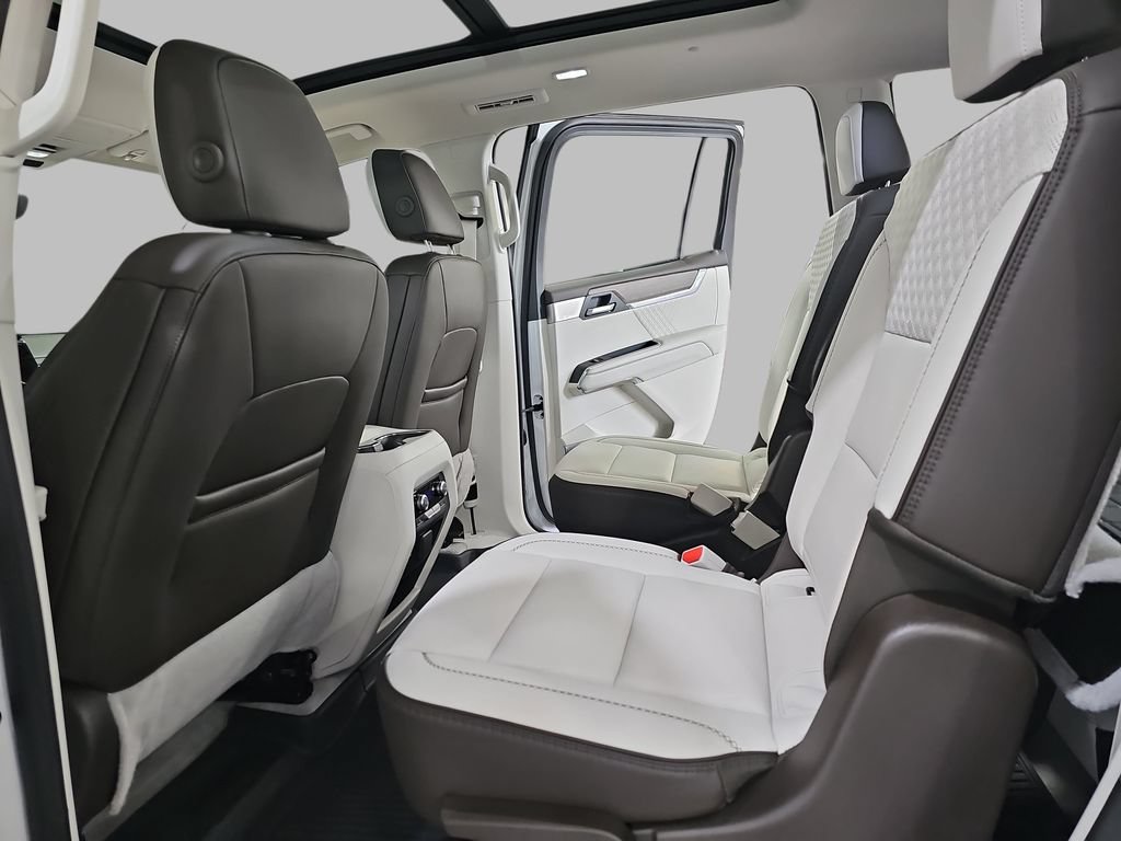 Certified 2024 GMC Acadia Denali w/ Super Cruise Package AWD/4WD image 18