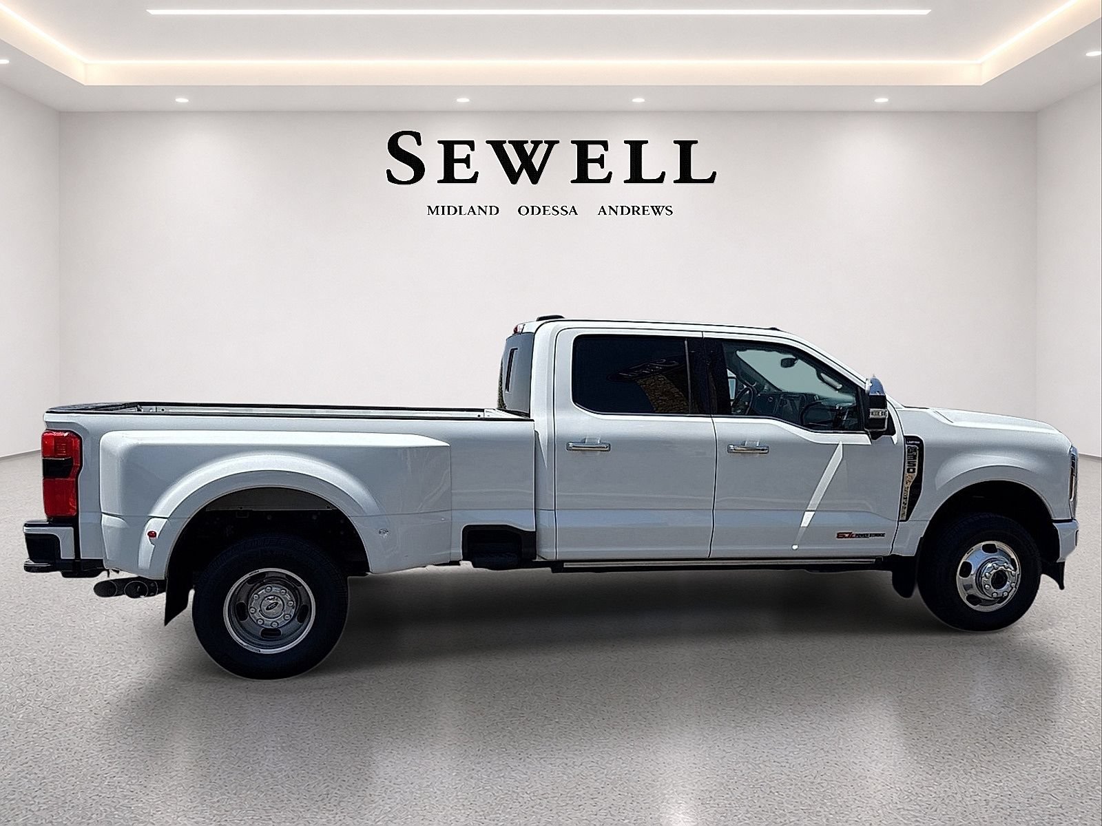 Used 2024 Ford F350 Limited AWD/4WD image 5