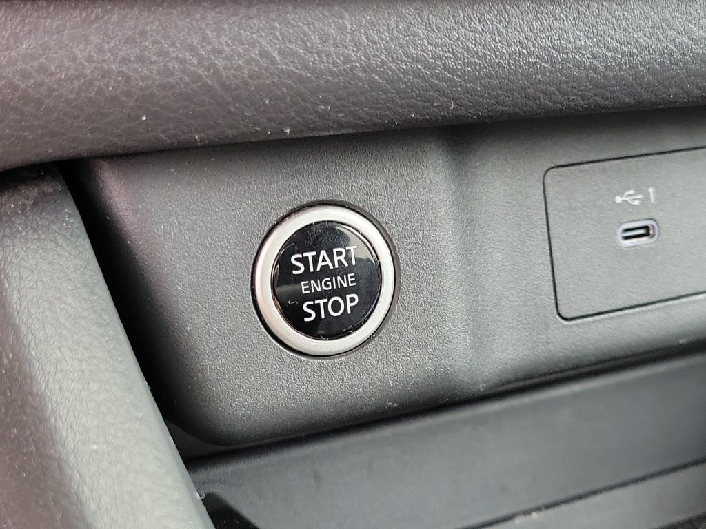 Used 2023 Nissan Rogue S AWD/4WD image 27