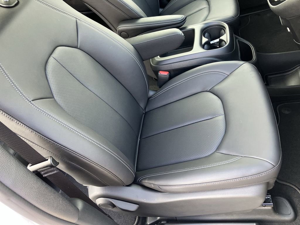 New 2026 Chrysler Pacifica Select image 37