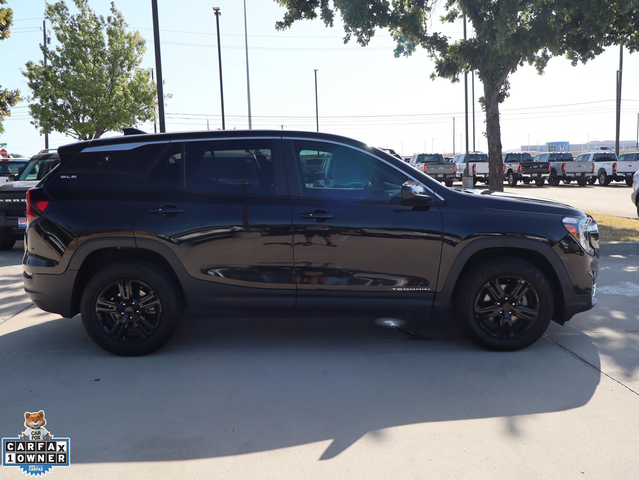 Used 2024 GMC Terrain SLE AWD/4WD image 3