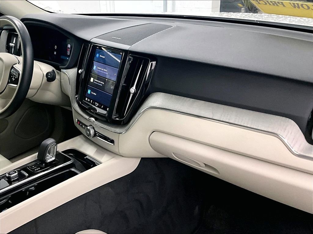 Used 2024 Volvo XC60 B5 Plus image 14