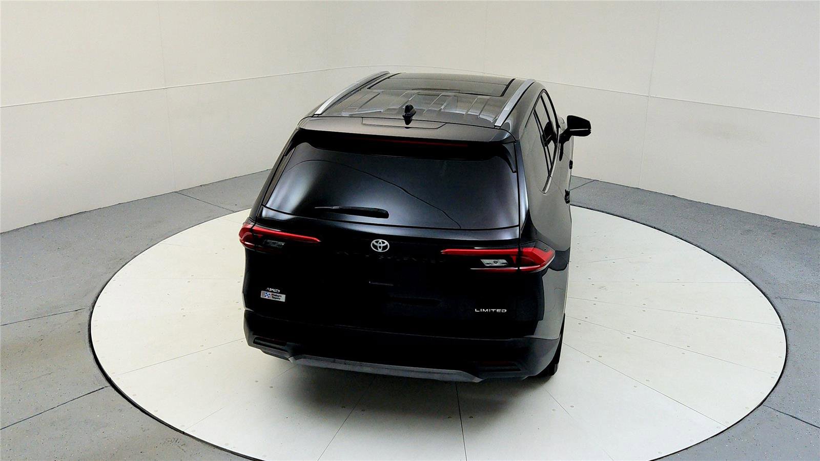 Used 2024 Toyota Grand Highlander Limited image 17