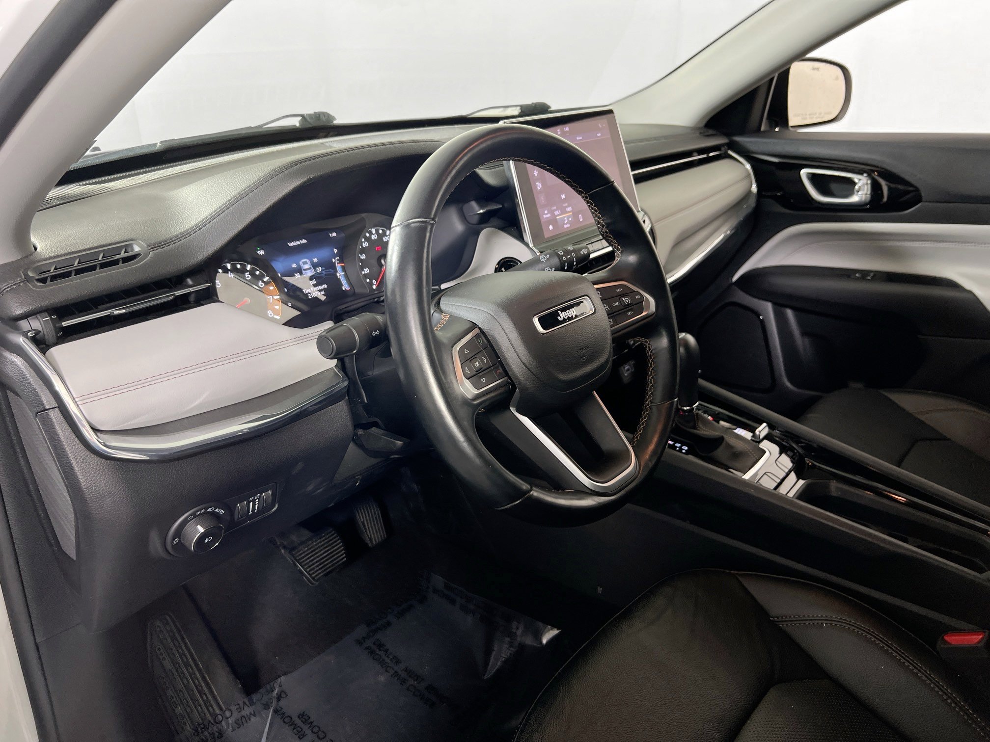 Used 2022 Jeep Compass Limited image 9