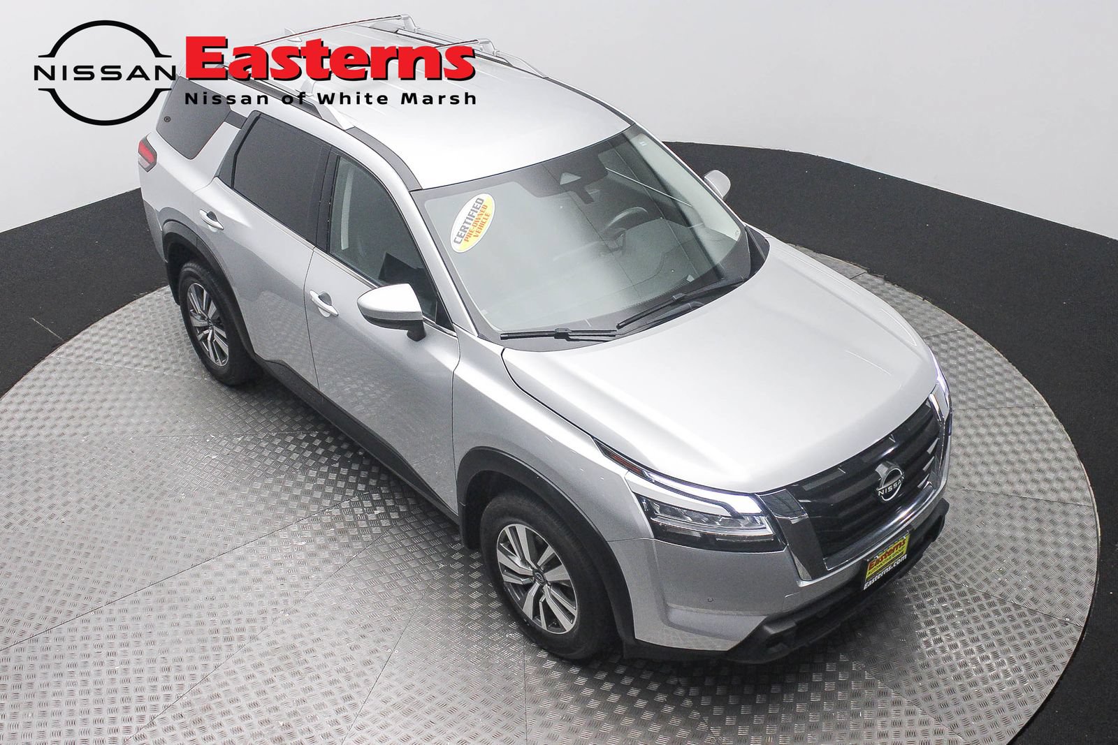 Used 2023 Nissan Pathfinder SL AWD/4WD image 3