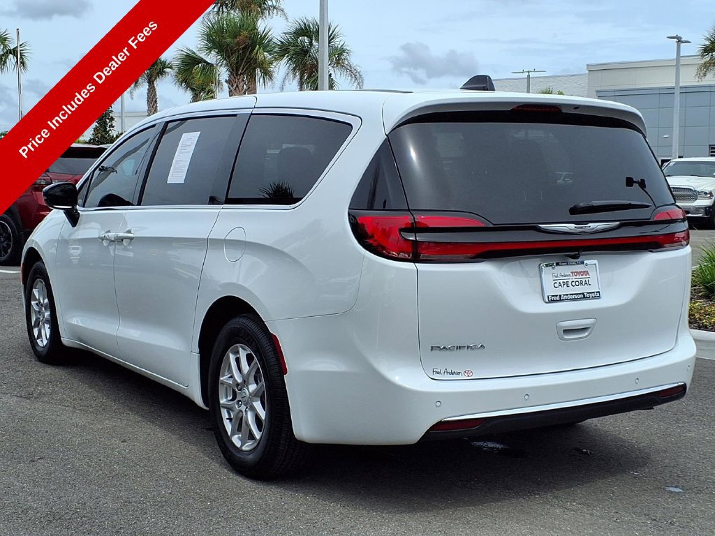 Used 2026 Chrysler Pacifica Select FWD image 6