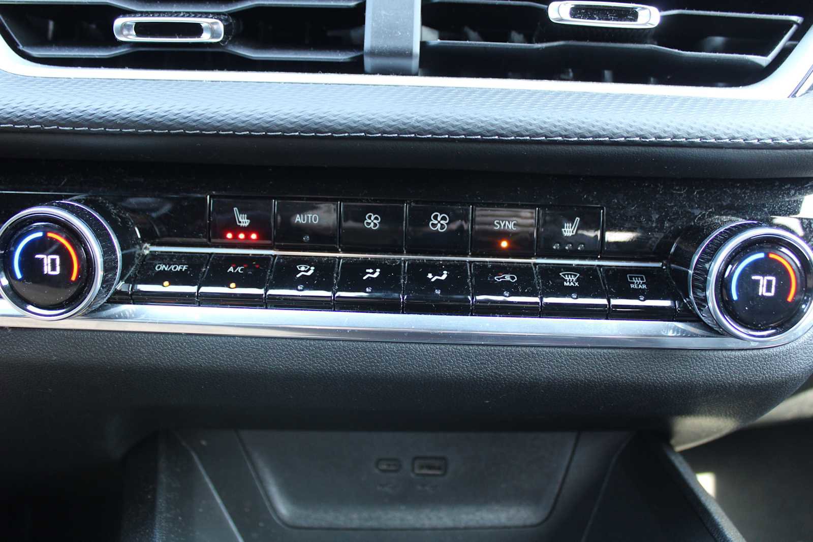 Used 2025 Chevrolet Equinox LT w/ Convenience Package II FWD image 16