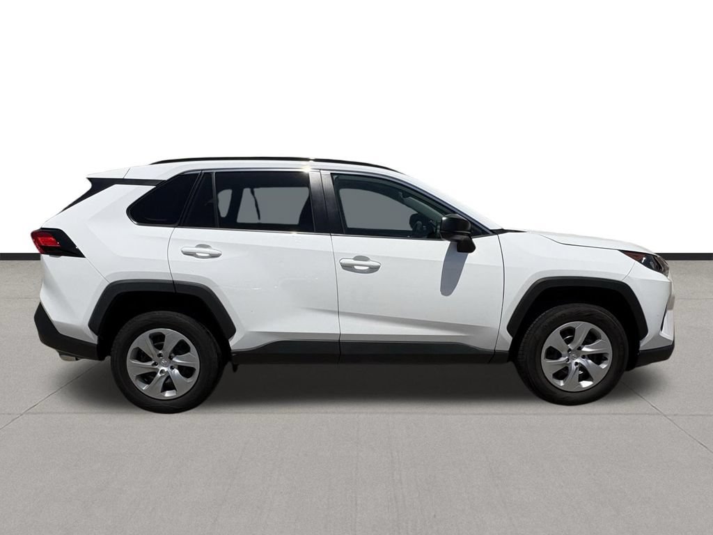 Used 2020 Toyota RAV4 LE FWD image 4