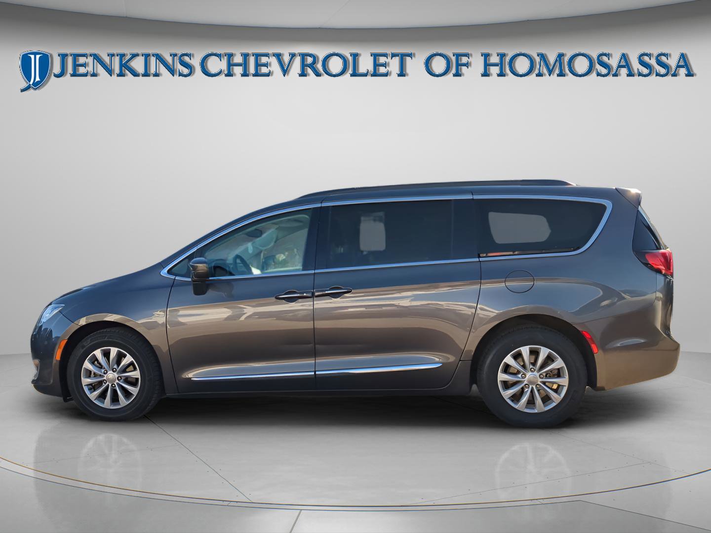 Used 2017 Chrysler Pacifica Touring-L image 6