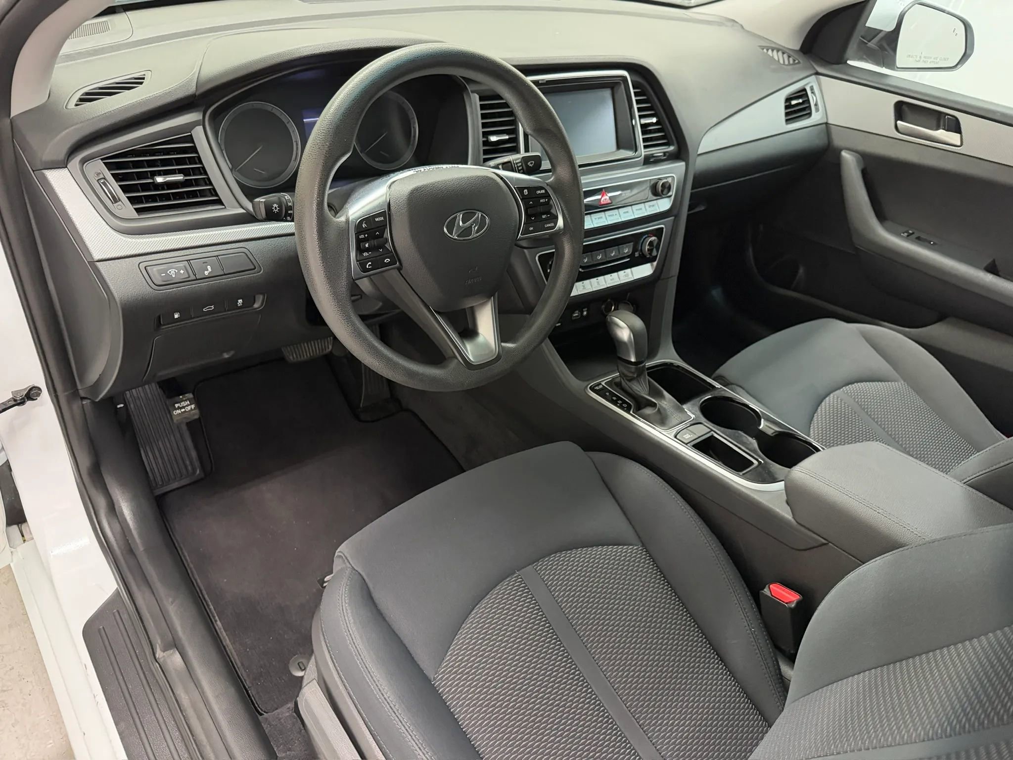 Used 2018 Hyundai Sonata SE FWD image 9