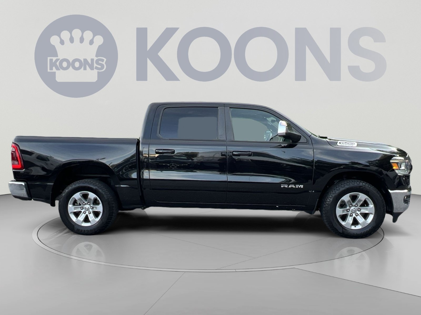 Used 2024 RAM 1500 Laramie AWD/4WD image 12