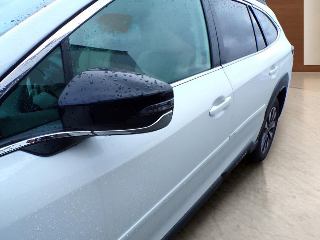 Used 2025 Subaru Outback Limited AWD/4WD image 2