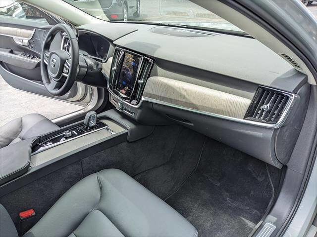 Used 2025 Volvo S90 B6 Plus AWD/4WD image 21
