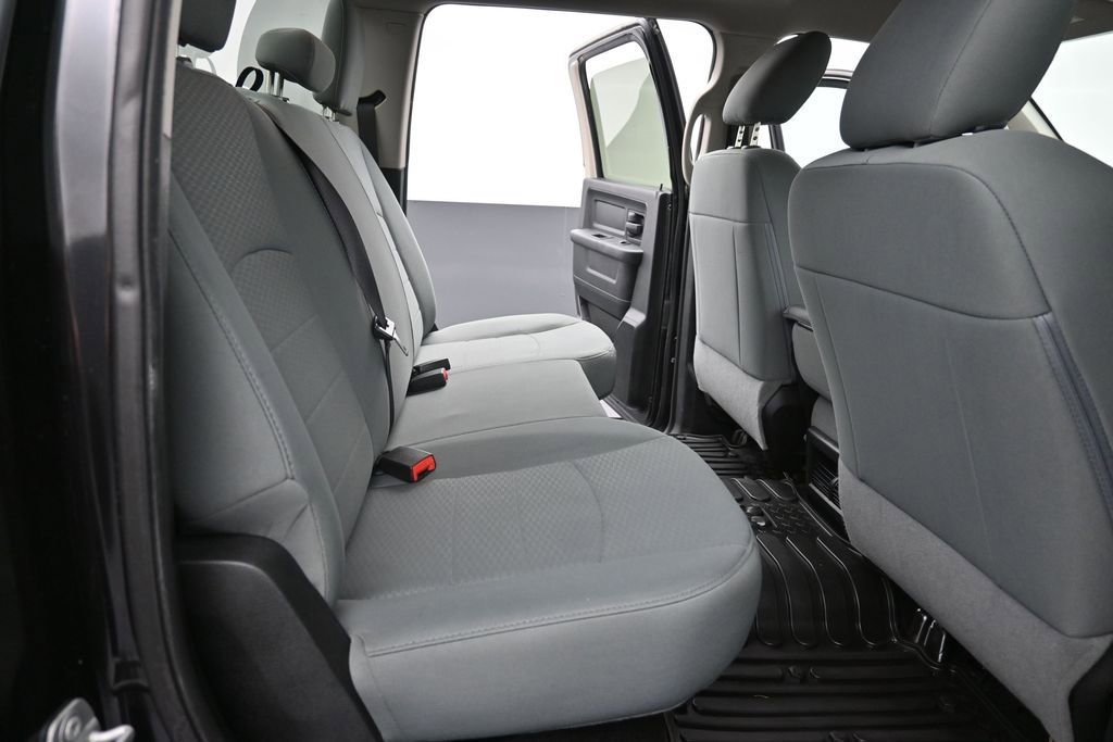 Used 2017 RAM 1500 Express RWD image 5